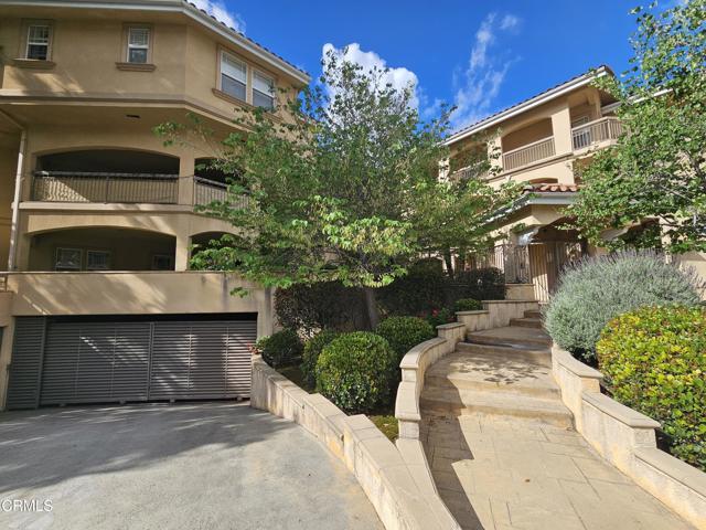 Building Photo - 2930 Fairway Ave