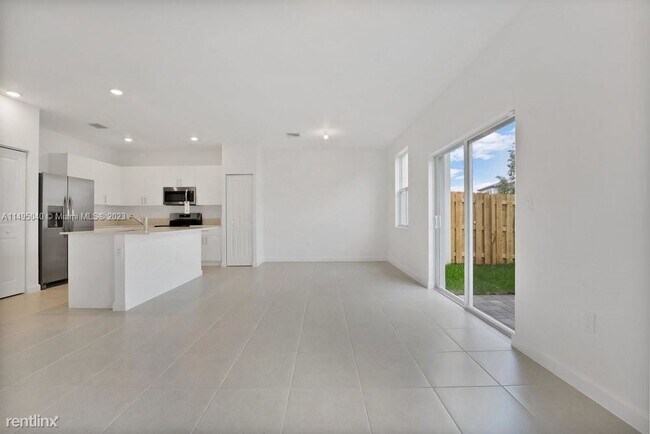 Foto del edificio - 3 br, 2.5 bath House - 11889 NW 46th St # ...