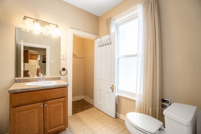 bathroom - 170 W College St