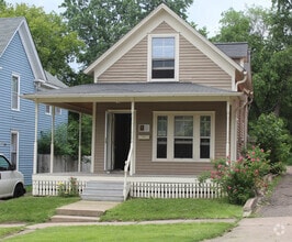 Building Photo - 695 Conway St