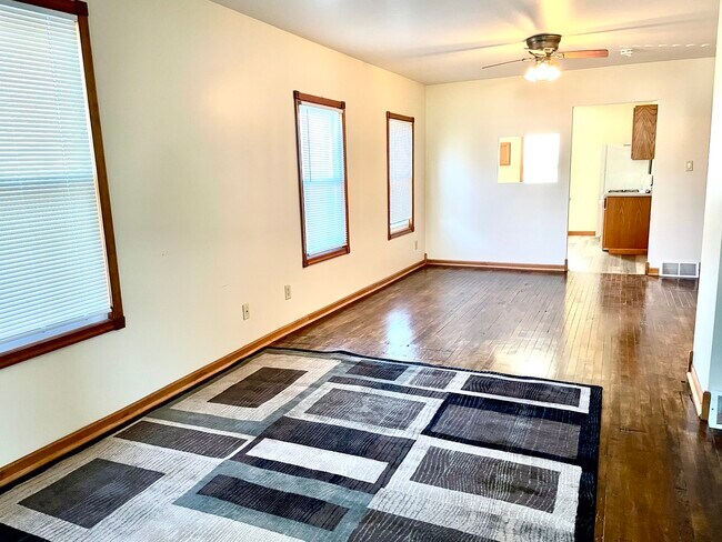 Building Photo - 751 Creve Coeur St