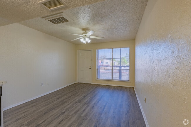 1BR, 1BA - 450SF - Living Room - University View Denton