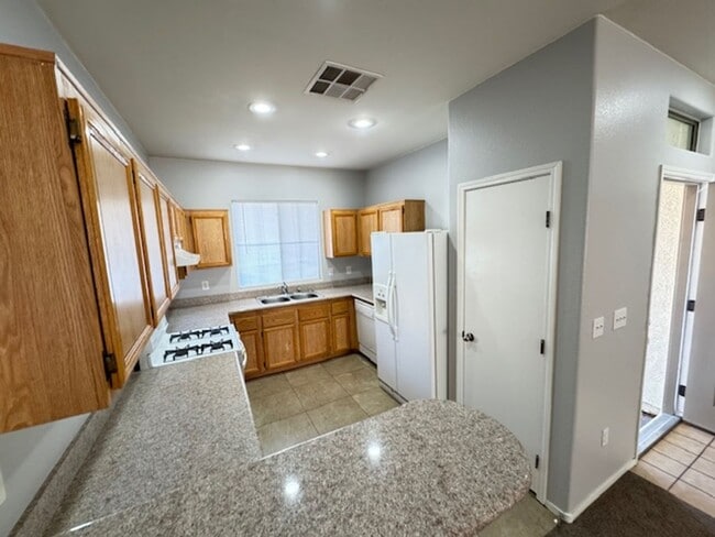 Building Photo - COZY 3 BEDROOM HOME IN 89147