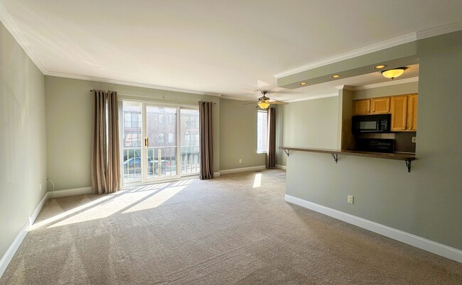 Foto del edificio - Spacious & Bright 2-Bedroom Condo with Wal...