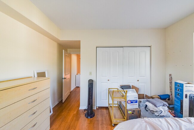 Building Photo - 5716 N Kimball Ave