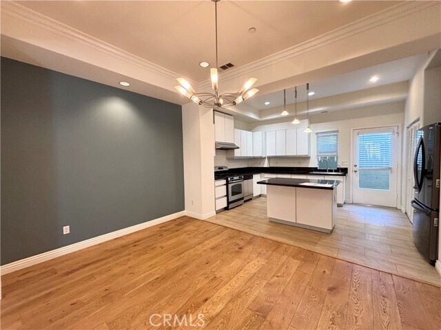 Foto del edificio - 441 N Los Robles Ave