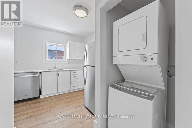 Building Photo - 34 Market St N