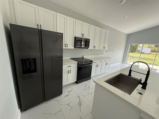 Foto del edificio - 512 Sunset Rd N