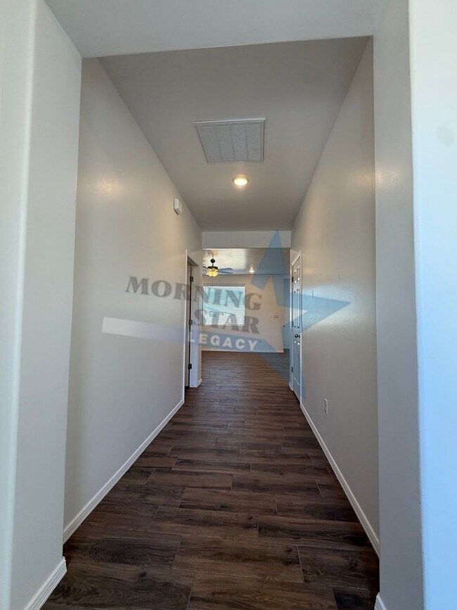 Building Photo - Newer Construction - Move in Ready!