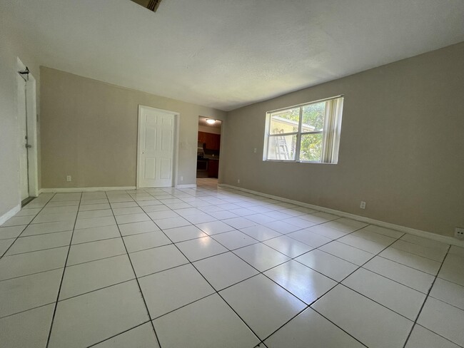 Foto del edificio - 216 NW 12th St