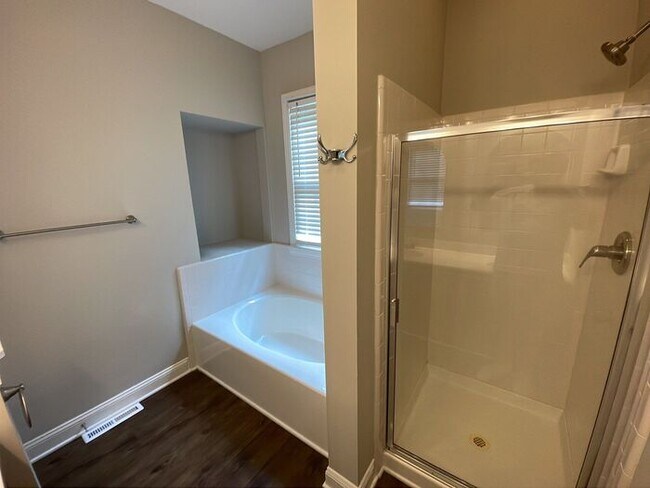 Foto del edificio - NOW AVAILABLE! - 8100 Red Oaks Trl, Waxhaw...