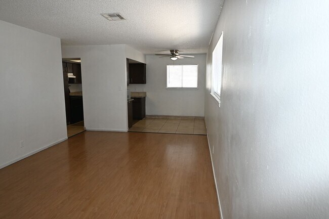 Building Photo - 2 Bedroom Apt- Downtown -  NO PETS
