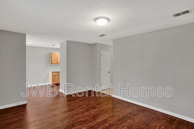 Foto del edificio - 1518 W 27th St