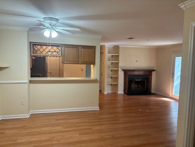 Foto del edificio - Updated - 2BD/2BA on 2nd floor with Balcony!