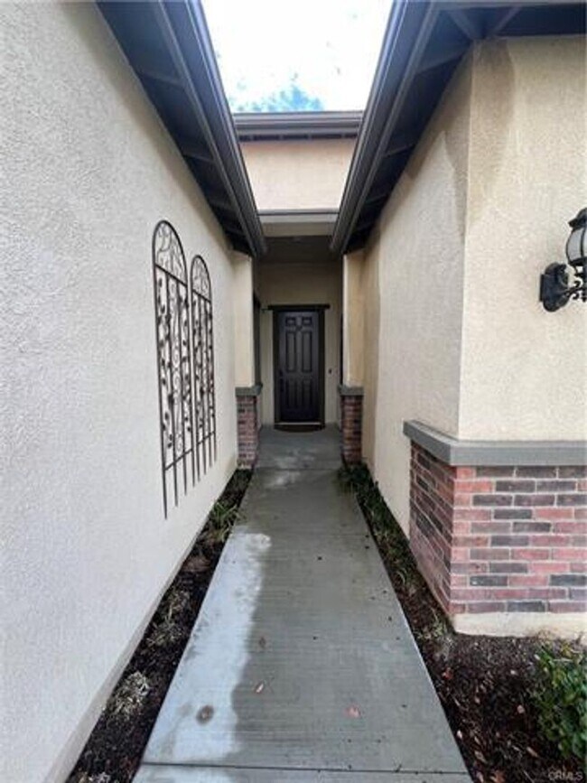 Foto del edificio - Welcome to this exceptional single-story 4-bedroom, 4-bathroom home!