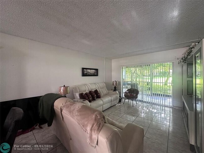 Foto del edificio - 607 S State Rd 7
