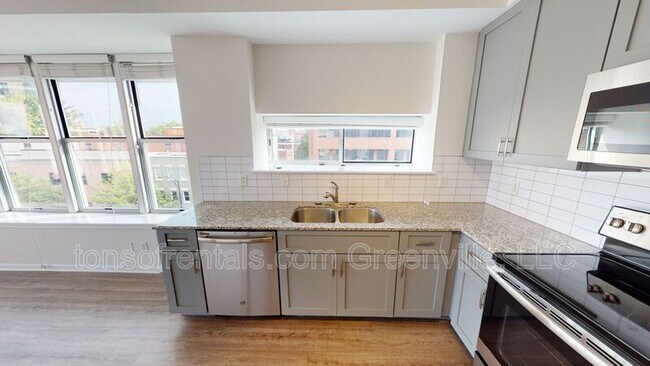Foto del edificio - 100 E Washington St