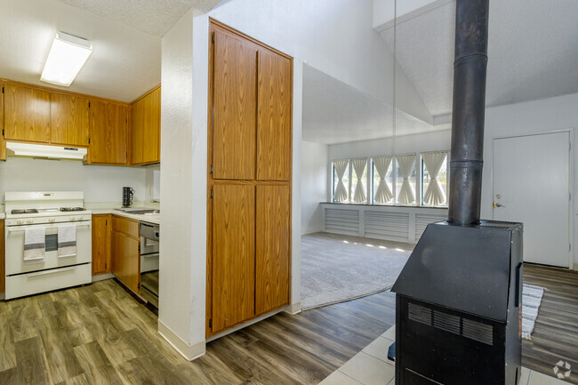 4BR, 2BA - 1,420SF - Temescal Apartments