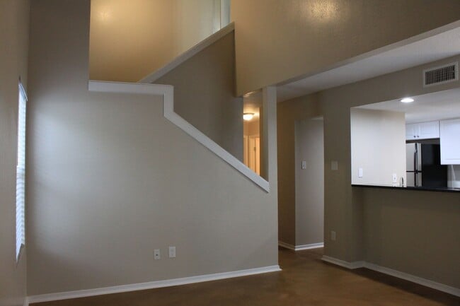 Building Photo - 1810 Cinnamon Path