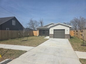 Building Photo - 9827 Pelsey St