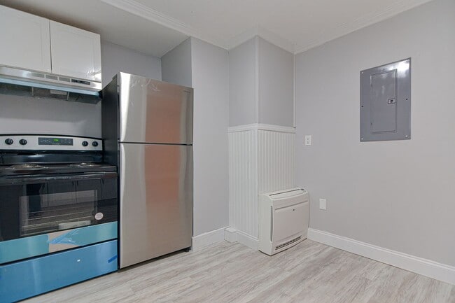 Building Photo - 781 Main St