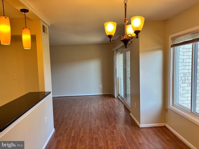 Building Photo - 6966 Hanover Pkwy