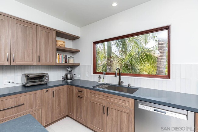 Foto del edificio - 7721 Hillside Dr