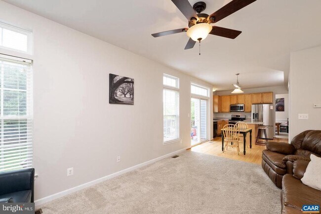 Foto del edificio - 662 Holly Hill Dr