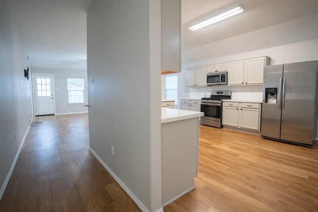 Building Photo - 7843 Crescent Village Ln