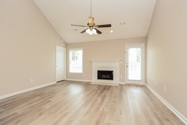 Foto del edificio - 3012 Deer Trail Dr