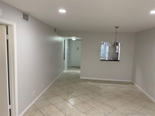 Foto del edificio - 6549 Somerset Dr