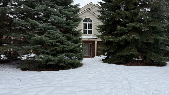 Building Photo - 4200 Chesapeake Cir