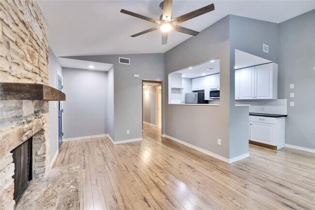 Foto del edificio - 2305 Singletree Ave