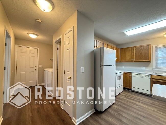 Foto del edificio - 921 E Haggard Ave