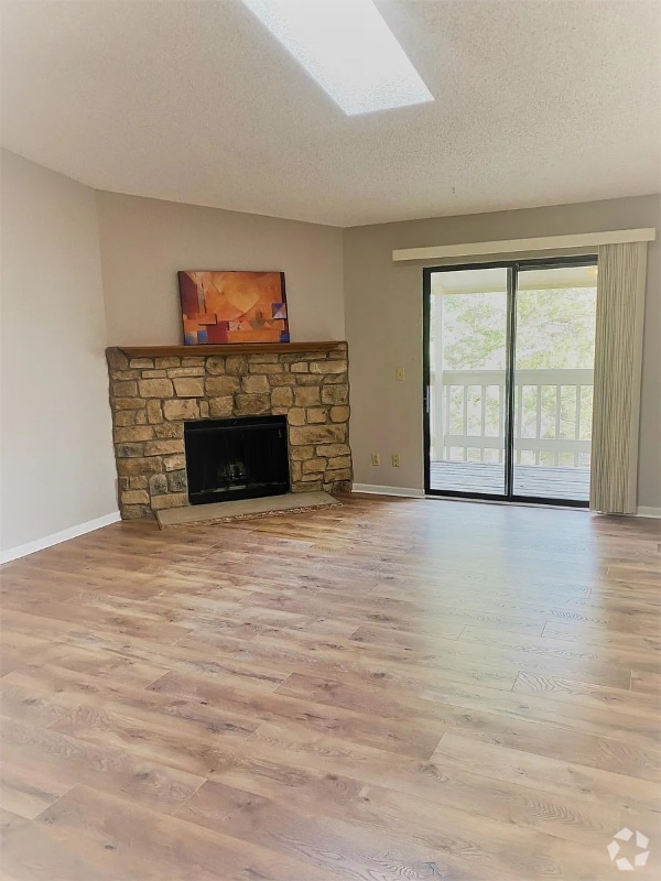 Building Photo - 8225 Fairmount Dr