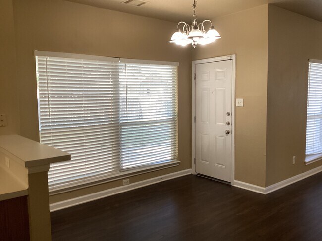 Building Photo - 3608 Cheyenne St