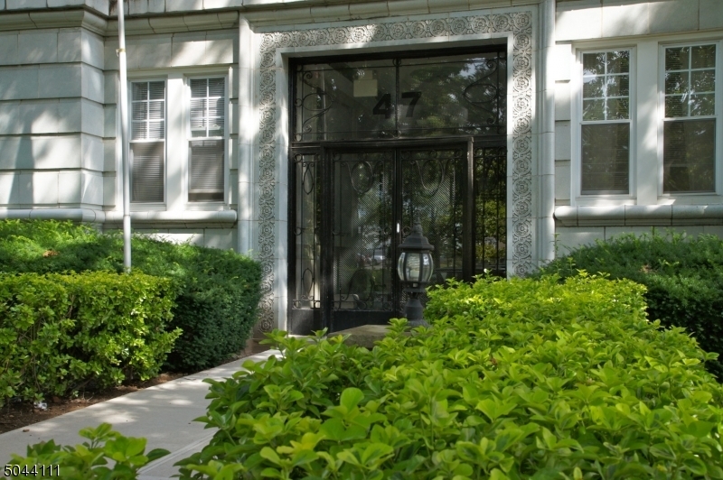 Primary Photo - 47 N Fullerton Ave