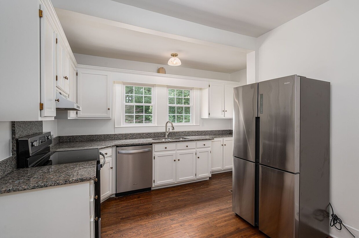 Primary Photo - 318 W 6th Ave