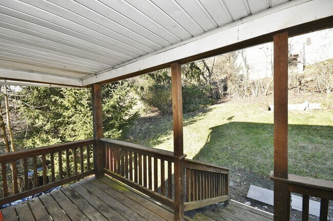 Foto del edificio - 741-743-743 Bower Hill Rd