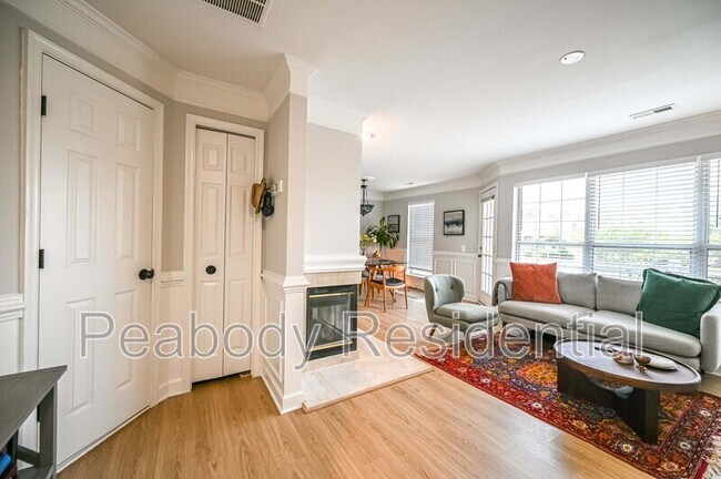 Foto del edificio - 46893 Eaton Terrace