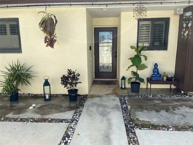 Foto del edificio - 13932 Kendale Lakes Dr