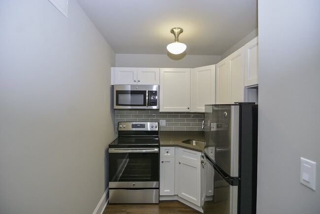 Building Photo - 817 W Lakeside Pl