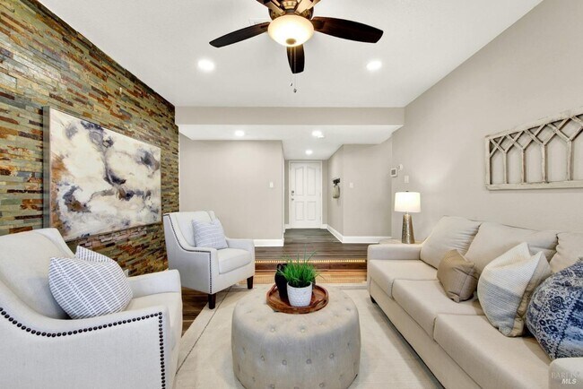Building Photo - Charming Home In Fairfield - Available Now!