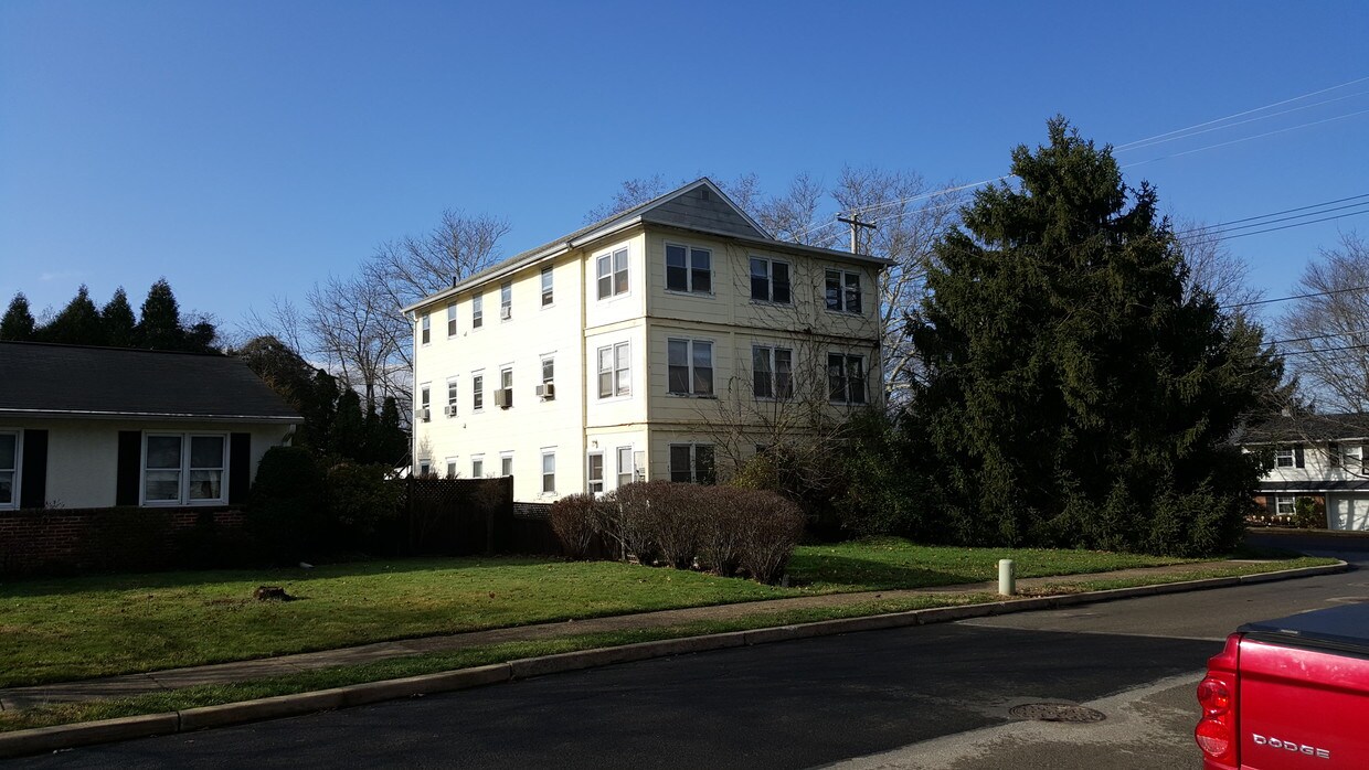 Primary Photo - 1711 Magnolia Ave