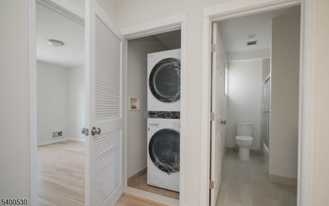 Building Photo - 16 Olyphant Pl