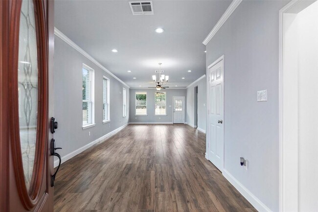 Foto del edificio - 7655 Ameswood Rd