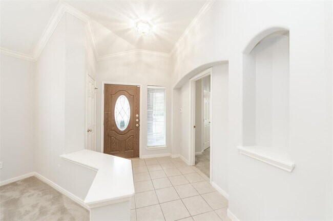 Foto del edificio - 2830 Falcon Knoll Ln