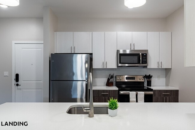 Building Photo - 100 Lexington St