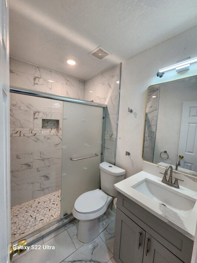 Building Photo - 502 Leeland Heights Blvd W