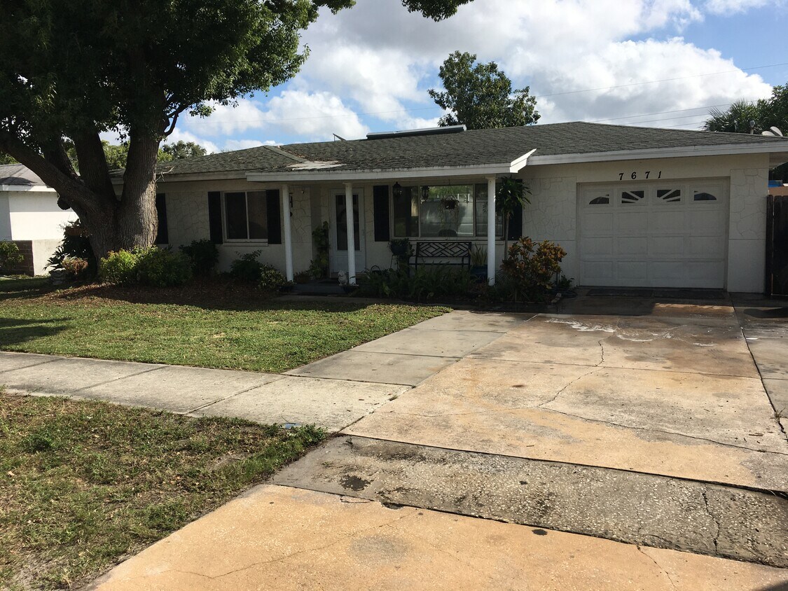 7671 Ridge Rd, Seminole, FL 33772 House Rental in Seminole, FL